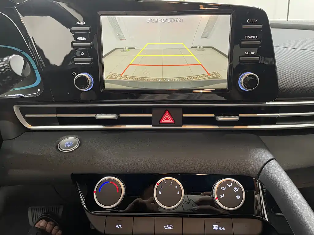 Hyundai Elantra — миниатюра 4