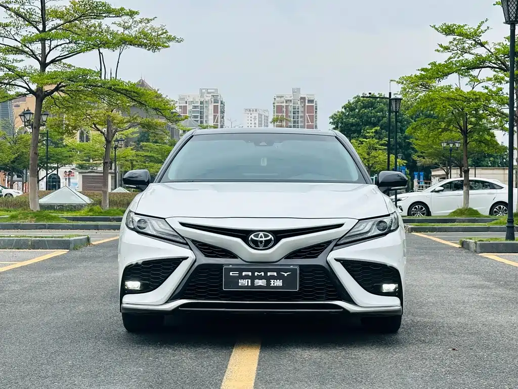 Toyota Camry — миниатюра 2