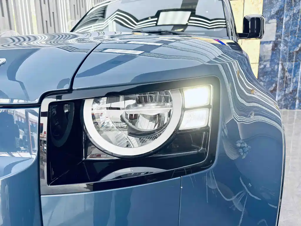 Land Rover Defender — миниатюра 4