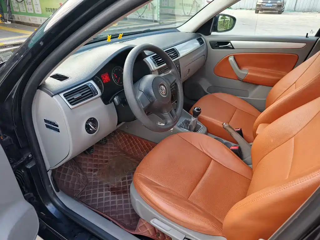 Volkswagen Bora 2012 1.6L MT Fashion