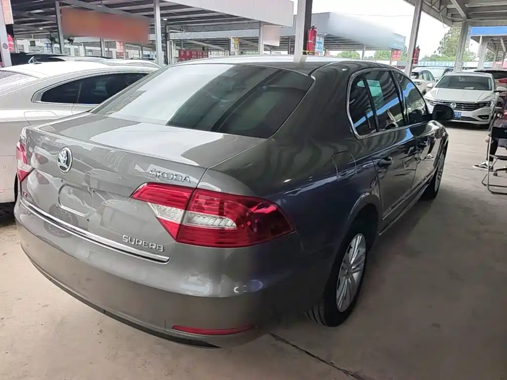 Skoda Superb — миниатюра 7