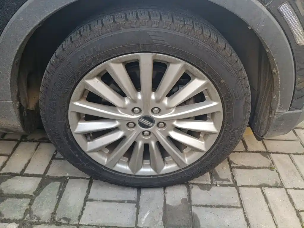 Lincoln MKC — миниатюра 8
