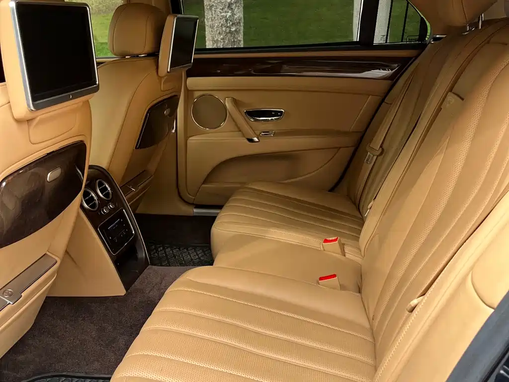 Bentley Flying Spur — миниатюра 8