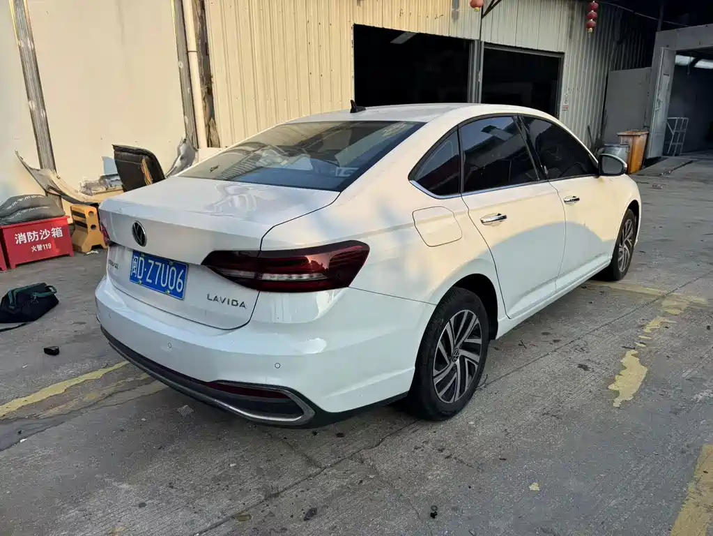Volkswagen Lavida — миниатюра 2