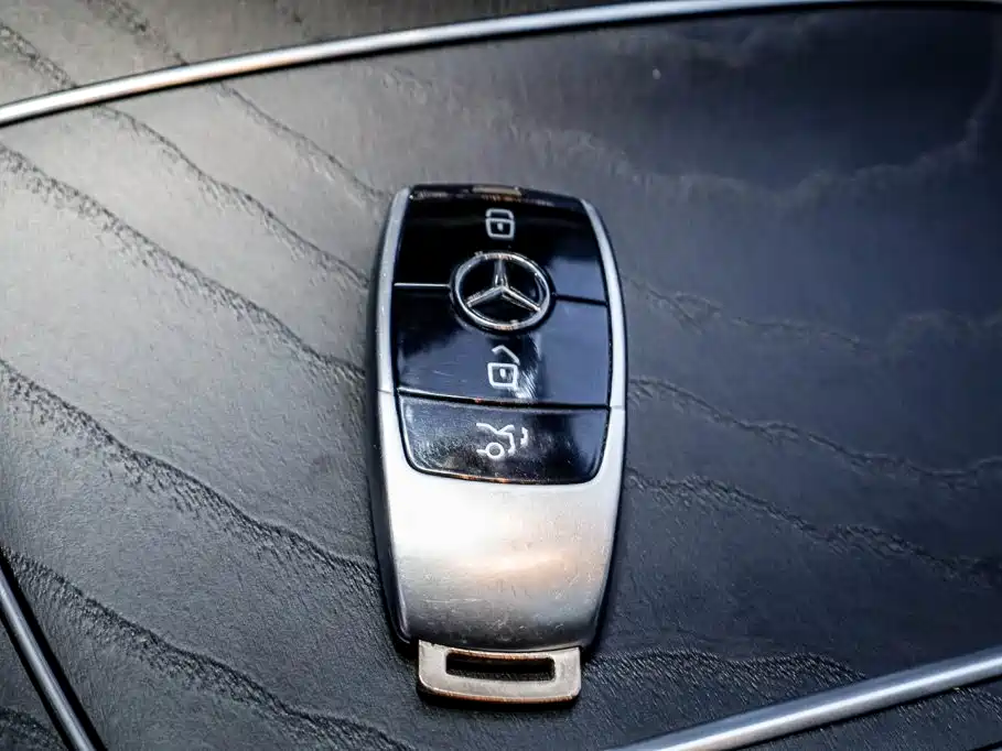 Mercedes-Benz E-Class (Import) — миниатюра 21