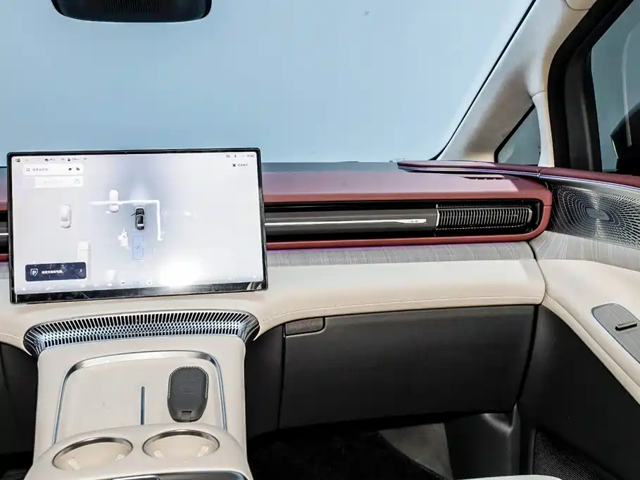 XPeng X9 — миниатюра 29