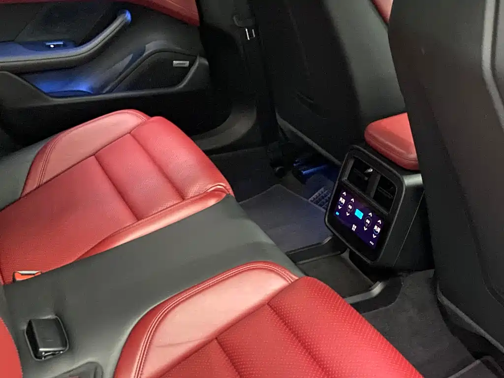 Porsche Taycan — миниатюра 10