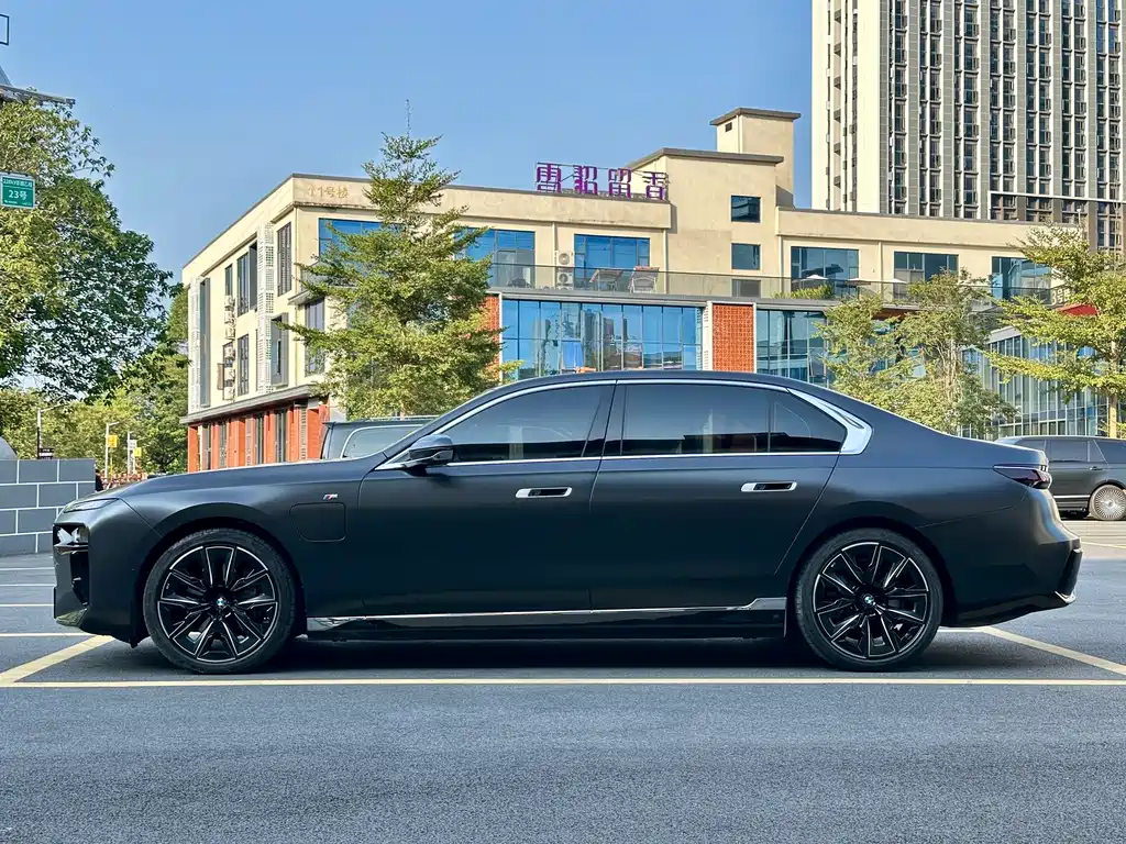 BMW i7 — миниатюра 5