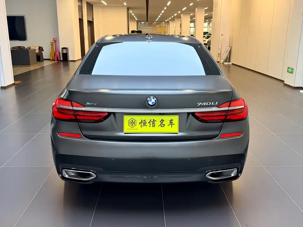 BMW 7 Series — миниатюра 6