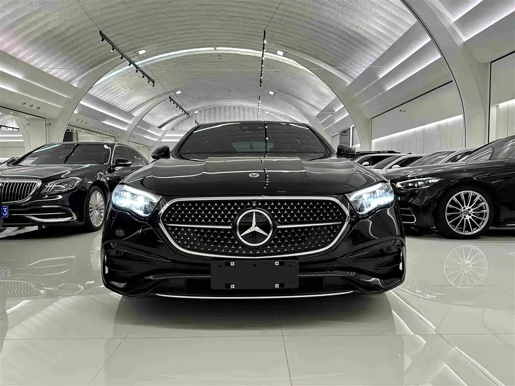 Mercedes-Benz E-Class — миниатюра 2