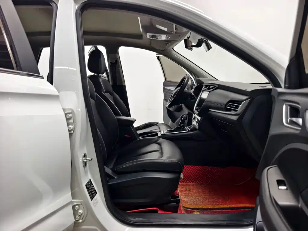 Roewe RX3 — миниатюра 14