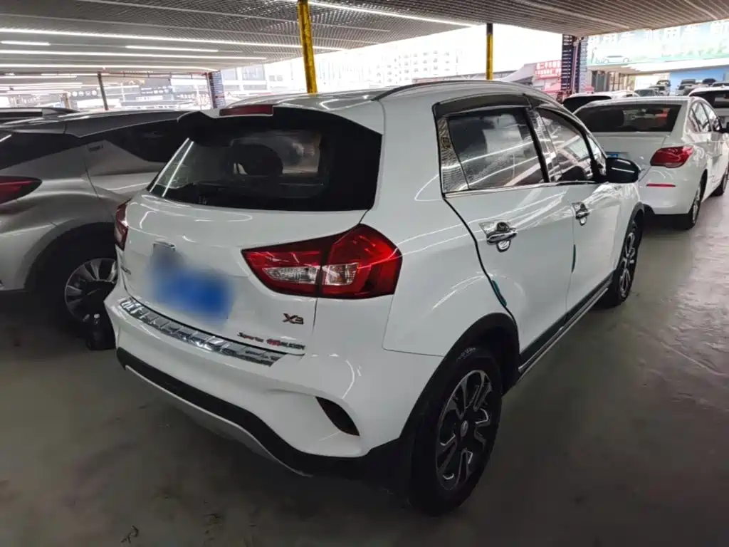 Geely Vision X3 — миниатюра 7