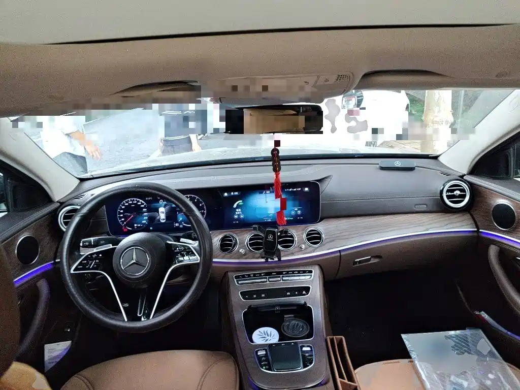 Mercedes-Benz E-Class — миниатюра 5