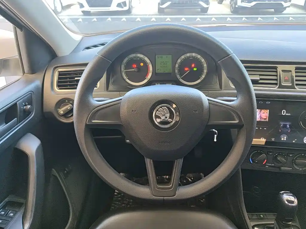 Skoda Rapid — миниатюра 11