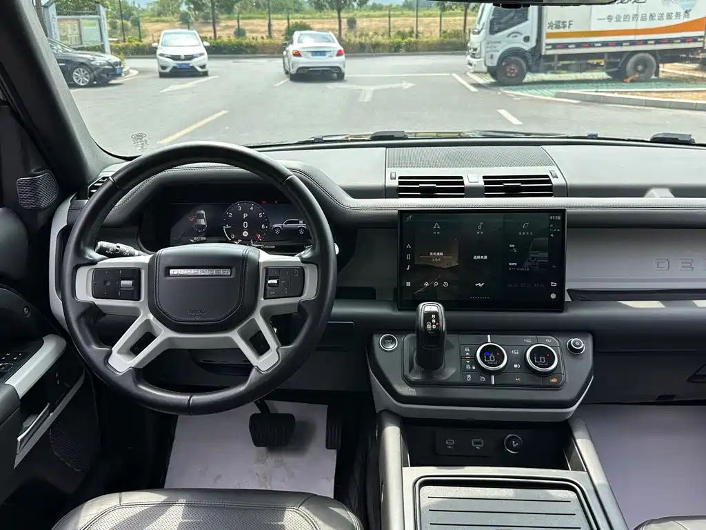 Land Rover Defender — миниатюра 8