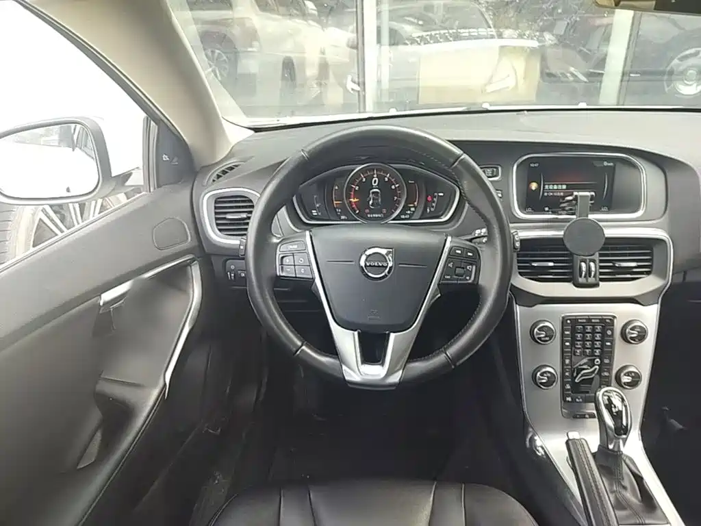 Volvo V40 — миниатюра 11