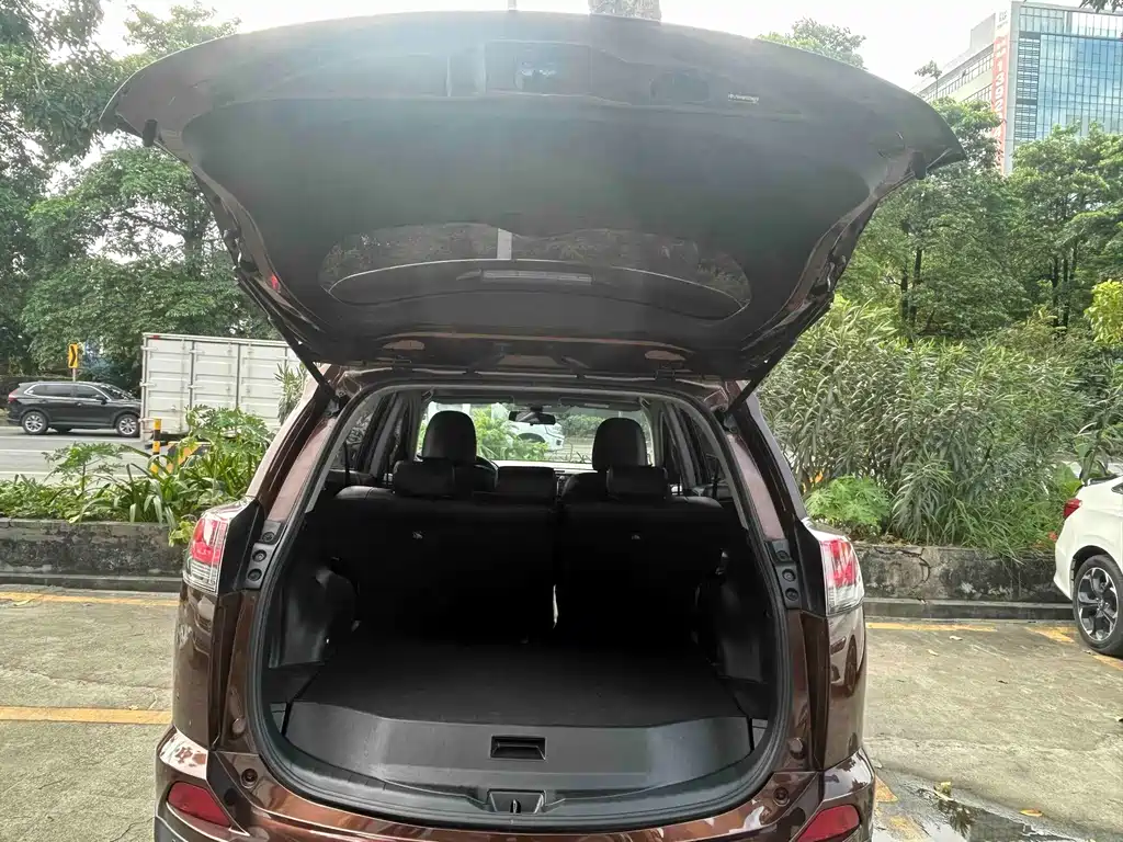 Toyota RAV4 — миниатюра 17
