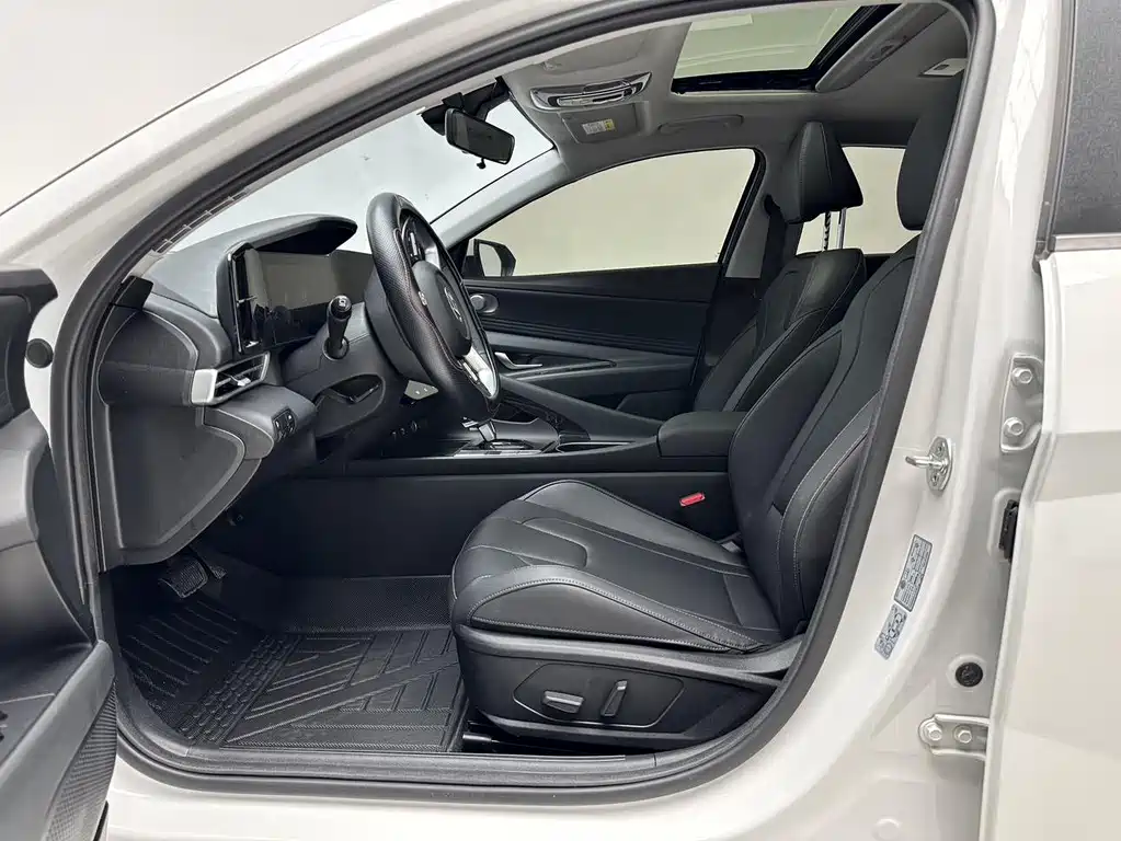 Hyundai Elantra — миниатюра 7