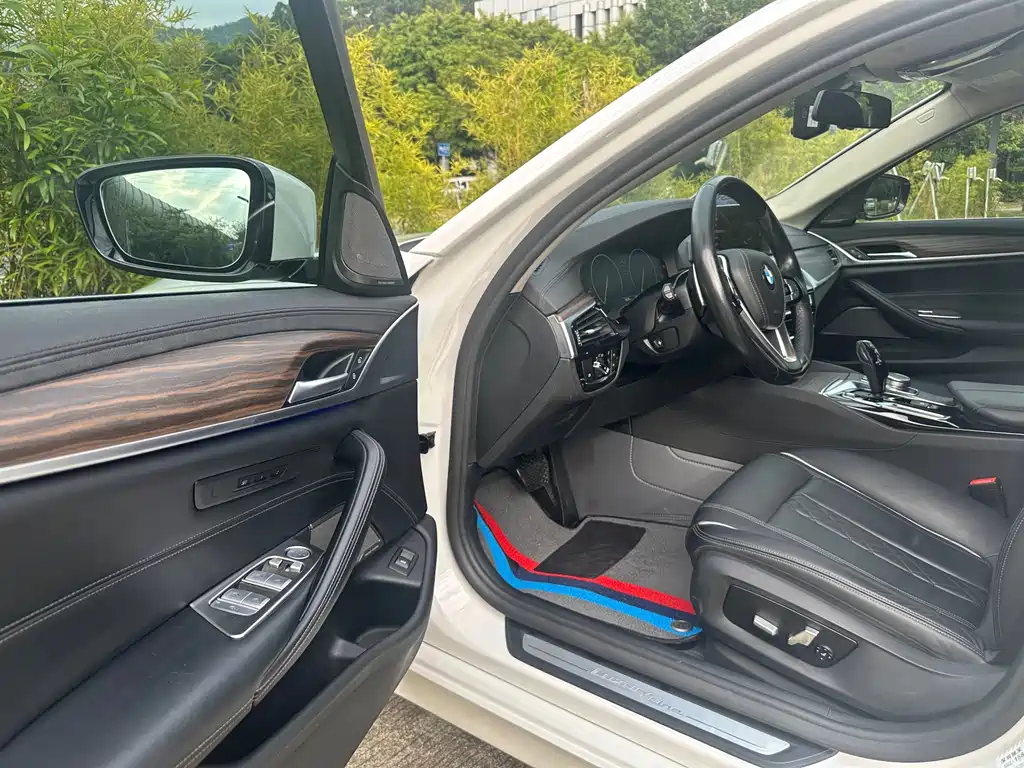 BMW 5 Series — миниатюра 9