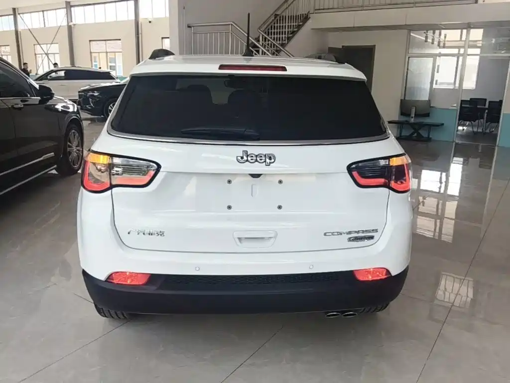 Jeep Compass — миниатюра 6
