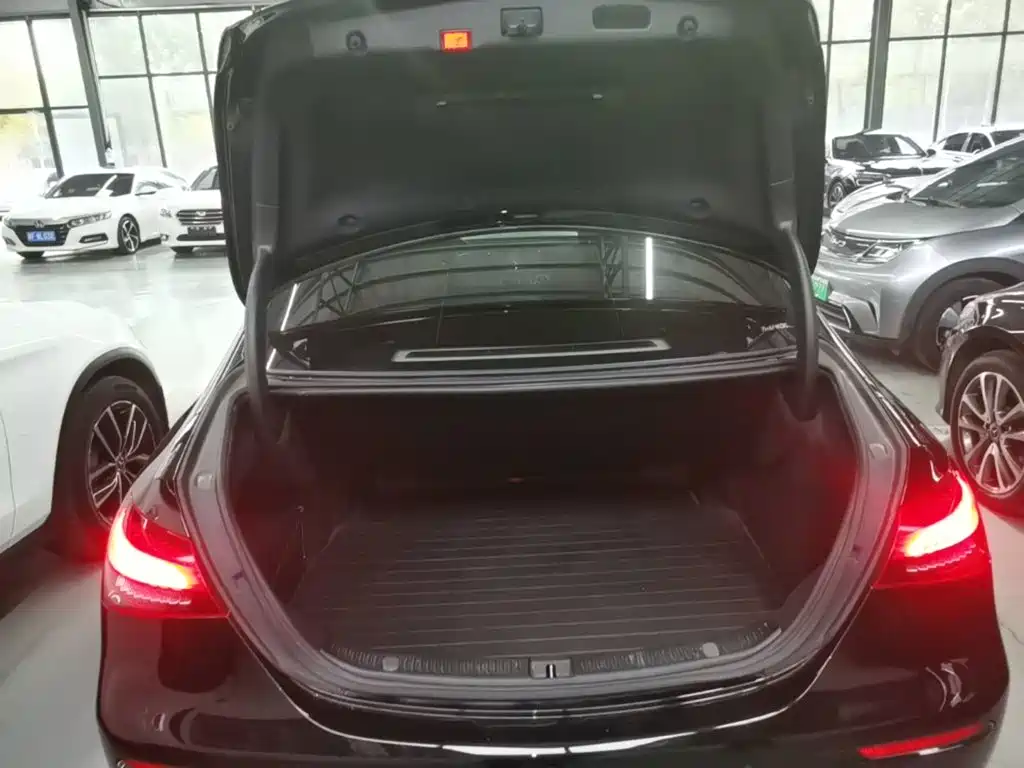Mercedes-Benz E-Class — миниатюра 19