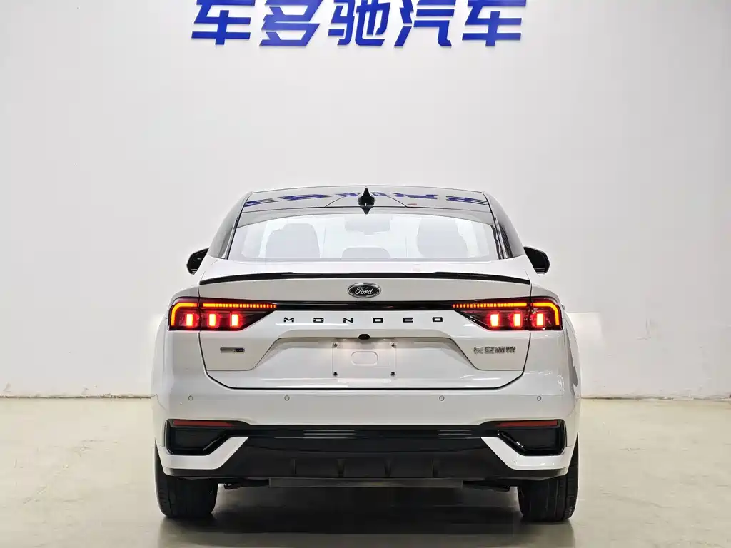 Ford Mondeo — миниатюра 6