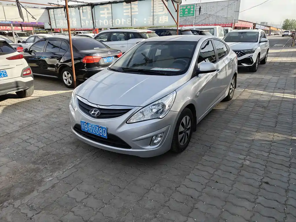 Hyundai Verna 2012