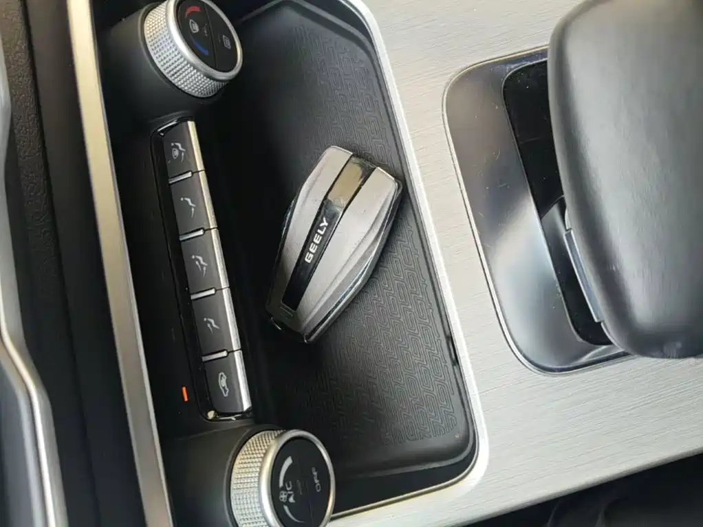 Geely Binyue — миниатюра 9