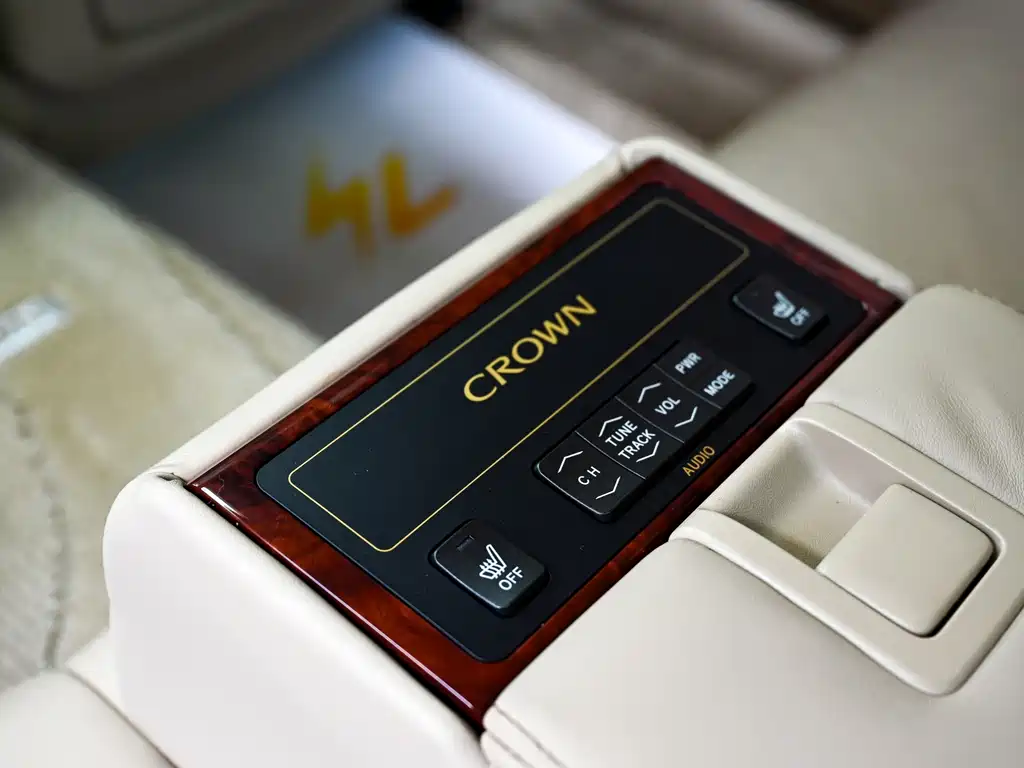 Toyota Crown — миниатюра 13