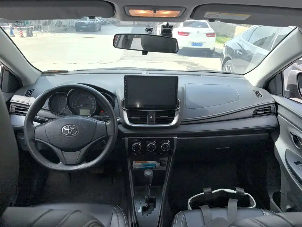Toyota Yaris L — миниатюра 5