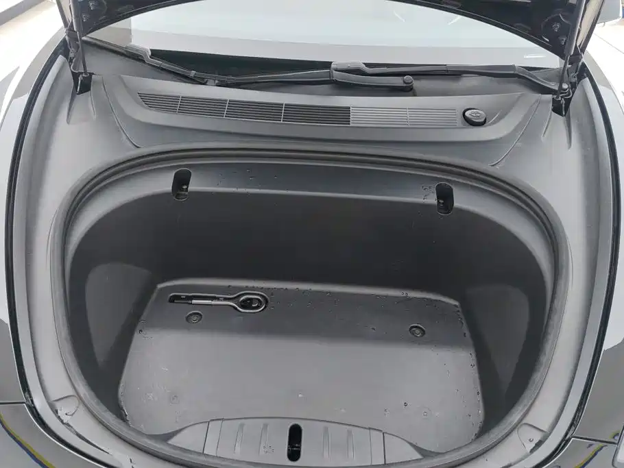 Tesla Model 3 — миниатюра 10