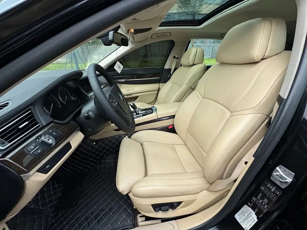 BMW 7 Series — миниатюра 5