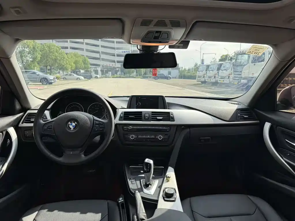 BMW 3 Series — миниатюра 17