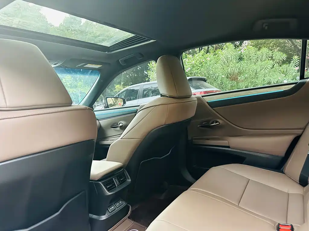 Lexus ES — миниатюра 16