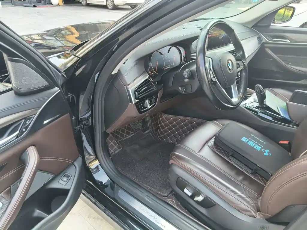 BMW 5 Series — миниатюра 14