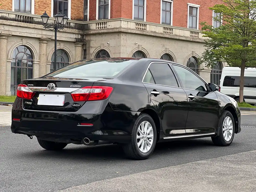 Toyota Camry — миниатюра 6