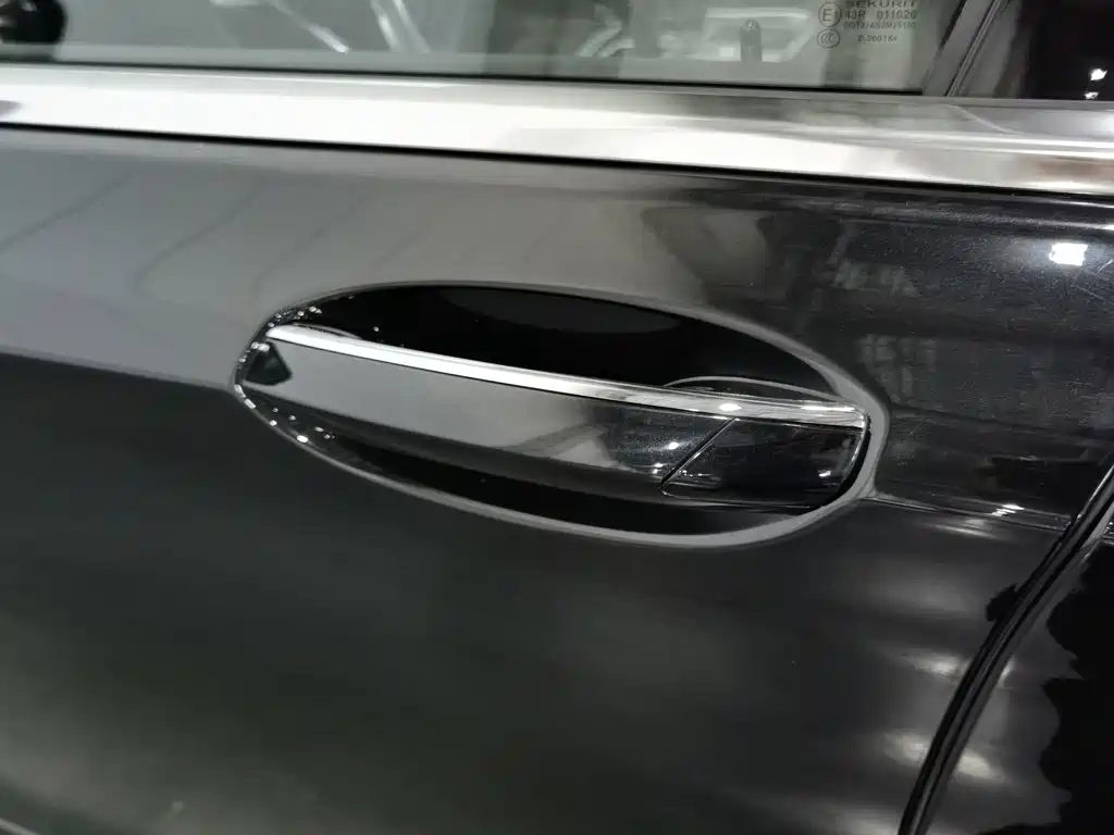 BMW 7 Series — миниатюра 18