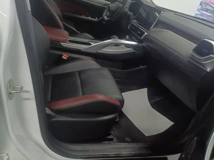 Geely Binyue — миниатюра 8