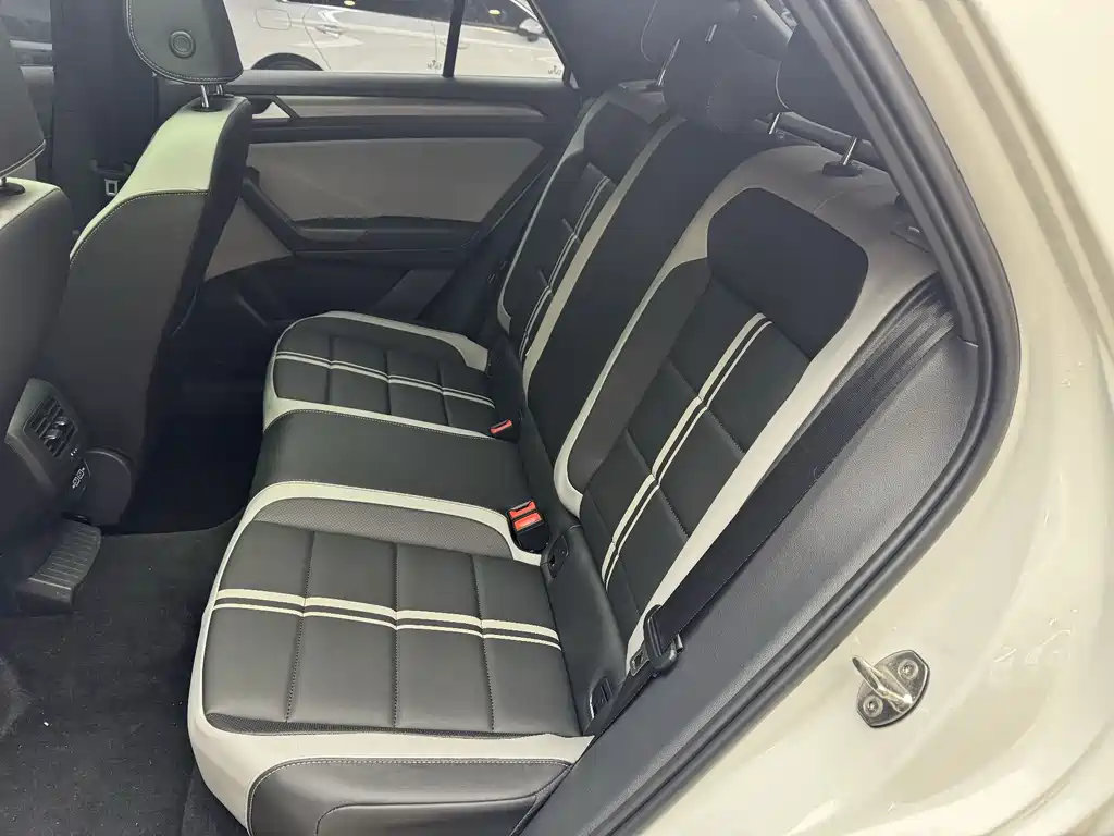 VOLKSWAGEN T ROC EXPLORING SONGS