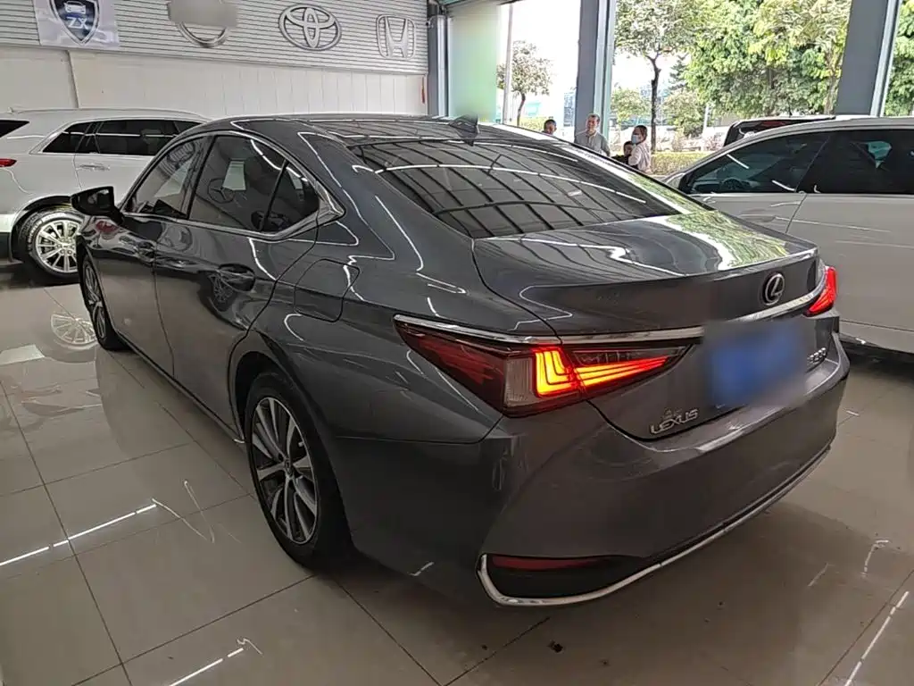 Lexus ES — миниатюра 5