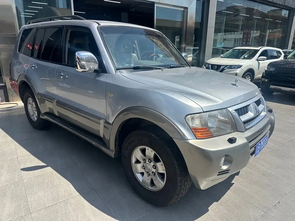 Mitsubishi Pajero — миниатюра 3