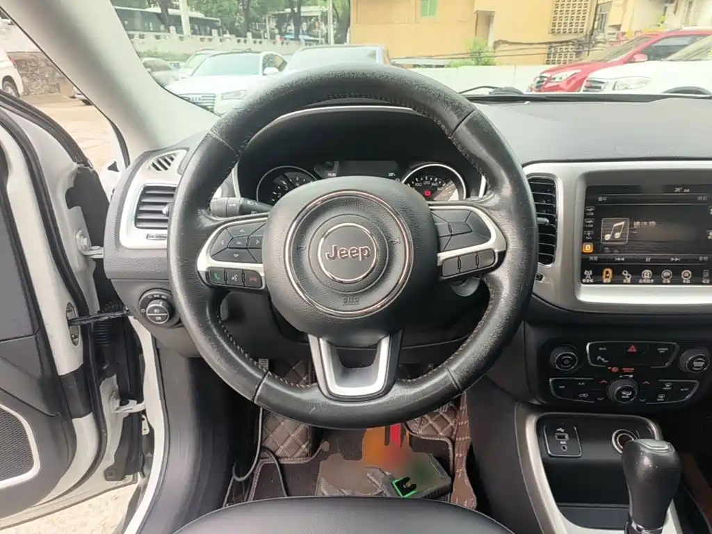 Jeep Compass — миниатюра 11