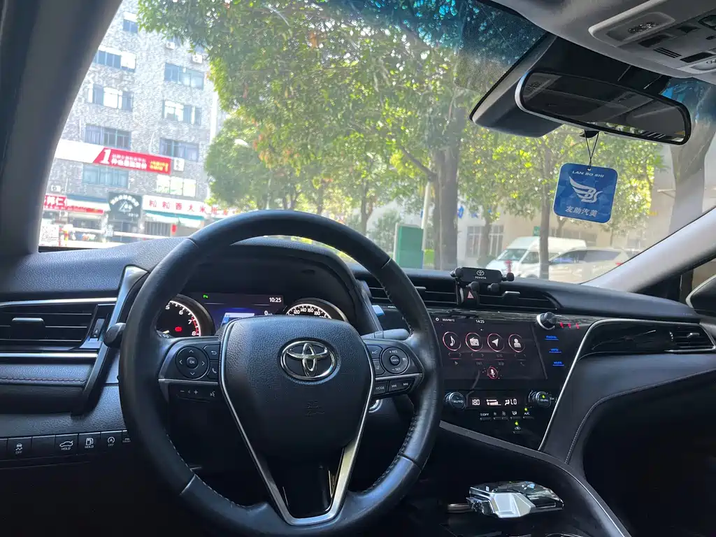 Toyota Camry — миниатюра 9