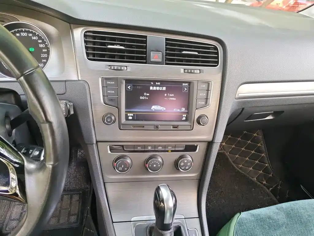 Volkswagen Golf — миниатюра 14