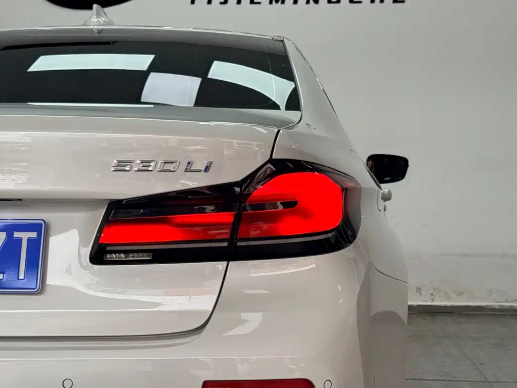 BMW 5 Series — миниатюра 20