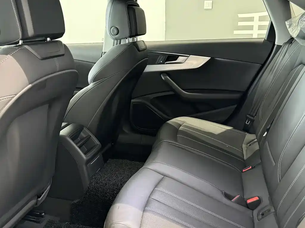 Audi A4L — миниатюра 5