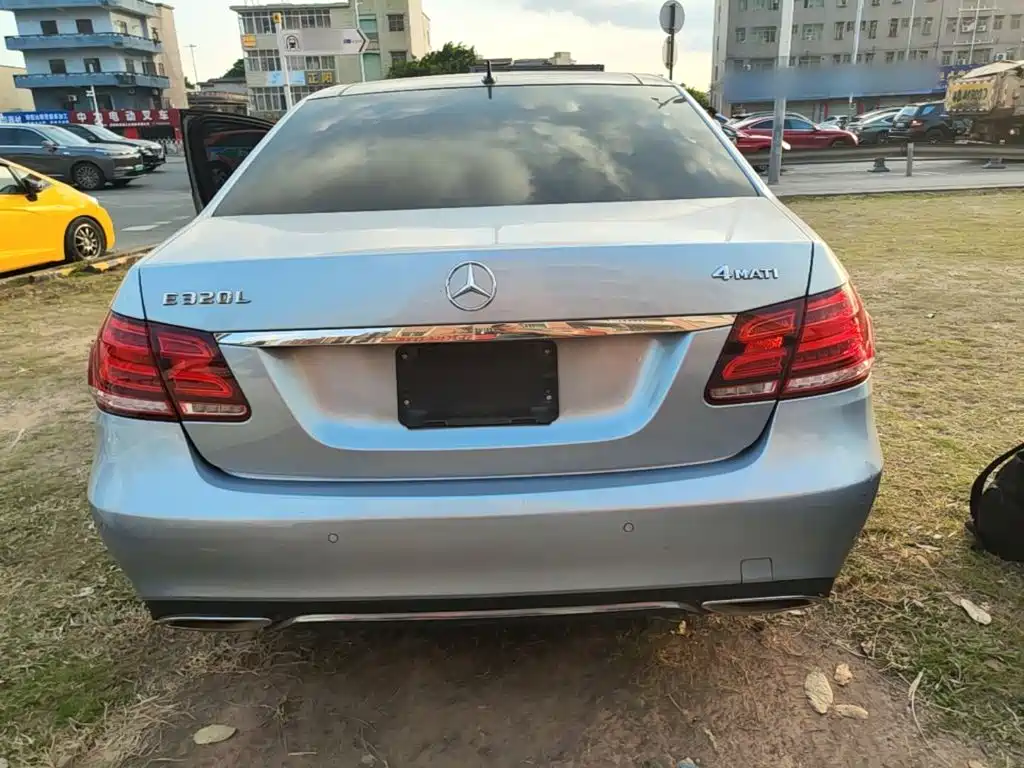 Mercedes-Benz E-Class — миниатюра 6