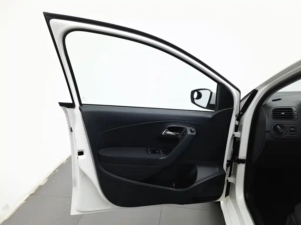 Volkswagen Polo — миниатюра 8