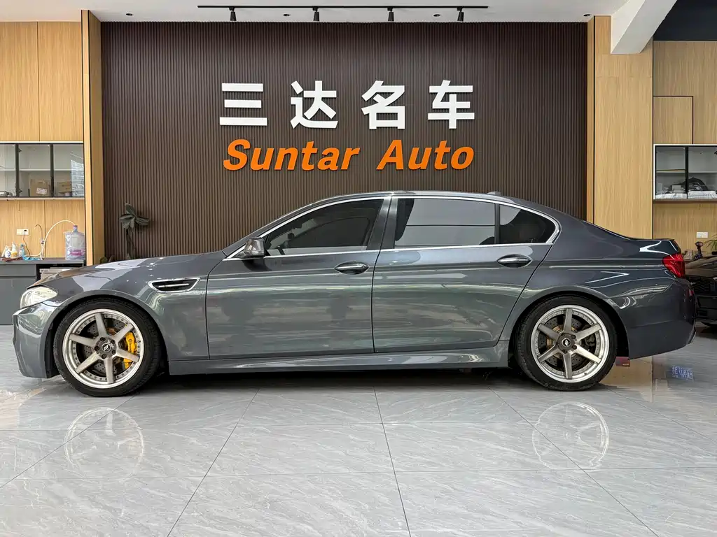 BMW 5 Series — миниатюра 7