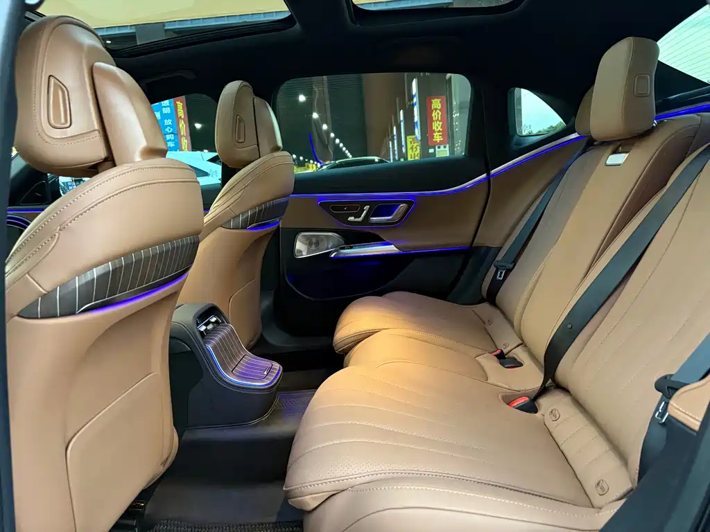 Mercedes-Benz E-Class — миниатюра 14
